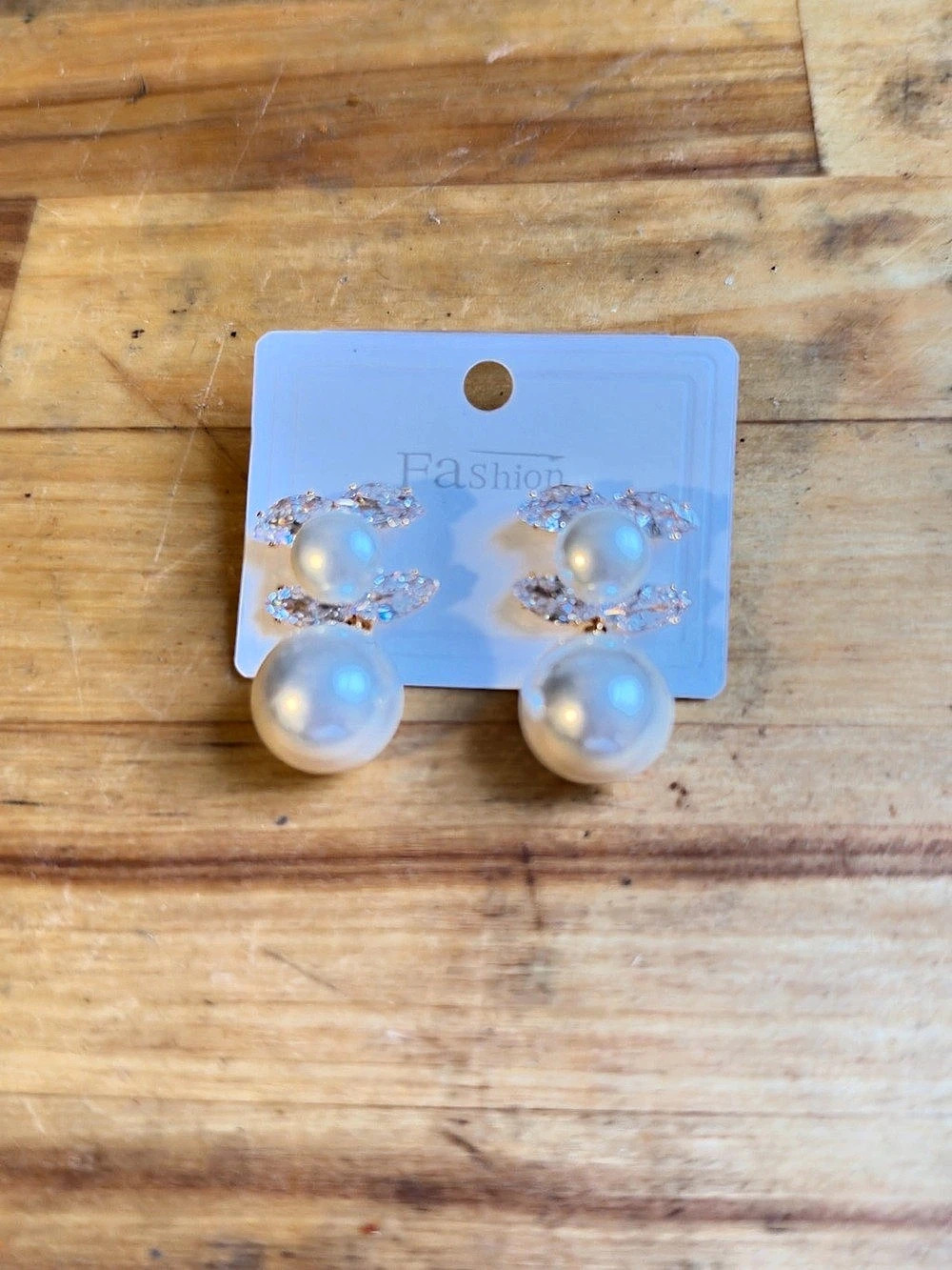 Fashion Faux Pearl Drop Rhinestone Earrings in White & Pearl NWT - Picture 3 of 3